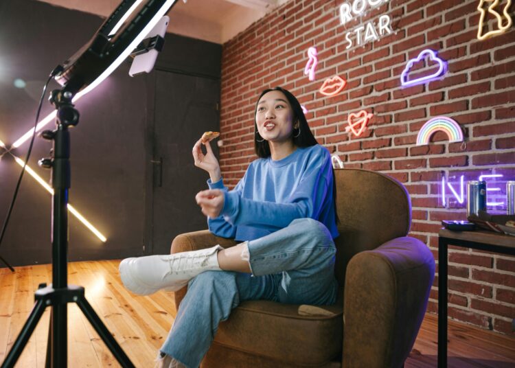 The Phenomenon of Gaming Streaming: An In-Depth Examination of its Popularity and Profitability