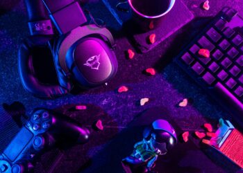 The Pros and Cons of Gaming Online with Friends vs. Playing Solo